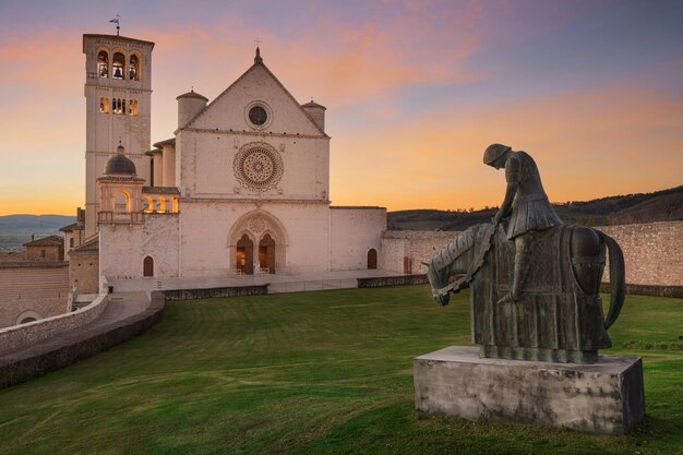 Assise Italie avec la Basilique de Saint François d'Assise