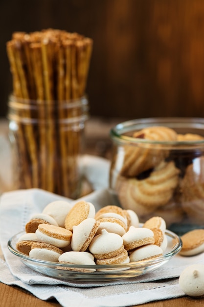 Assortiment de biscuits et de craquelins