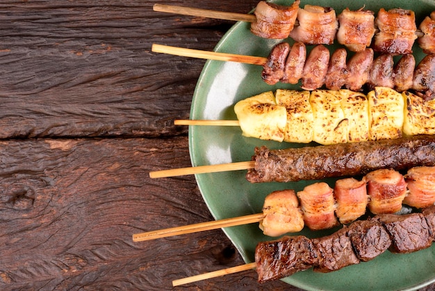 Assortiment de brochettes grillées