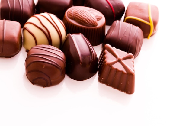 Assortiment de chocolats gourmands en coffret.