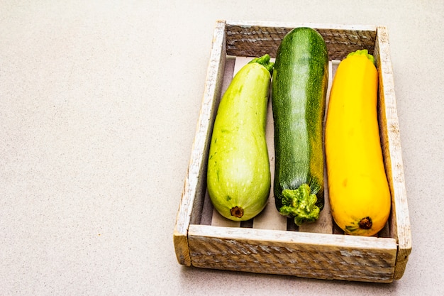 Assortiment de courgettes colorées