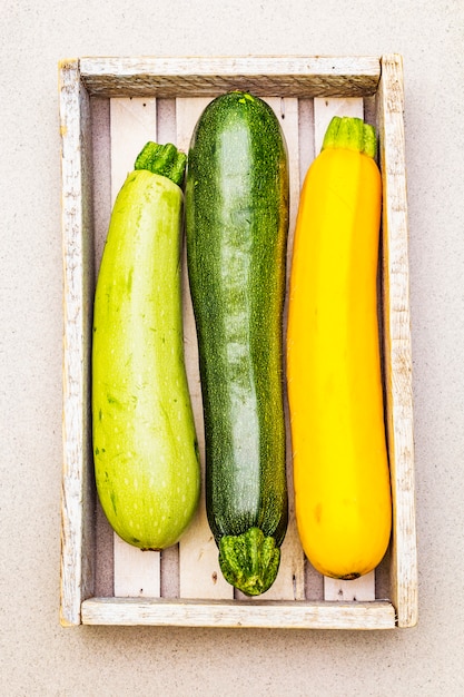 Assortiment de courgettes colorées