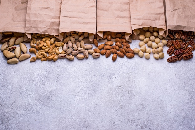 Assortiment de diverses noix. Amandes, noix de pécan, macadamia, pistache et noix de cajou