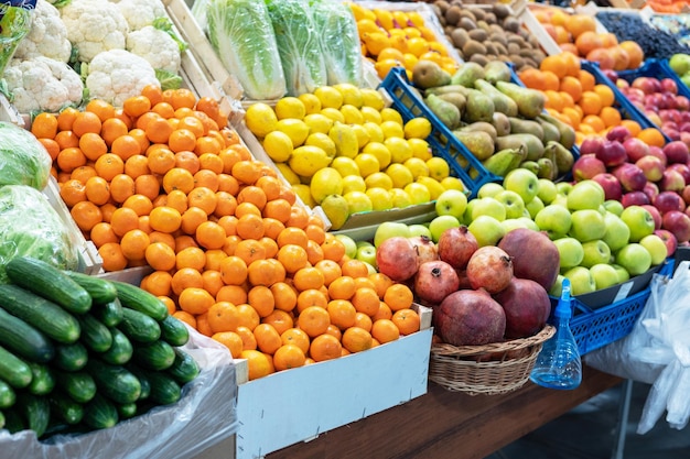 Assortiment de fruits frais au marché