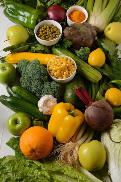 Photo assortiment de fruits et légumes frais fond de nourriture saine achats de nourriture au supermarché