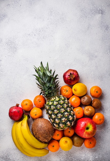 Assortiment de fruits tropicaux frais