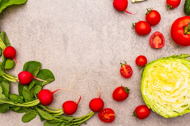 Assortiment de légumes biologiques frais