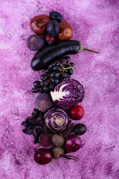 Assortiment de légumes et fruits violets