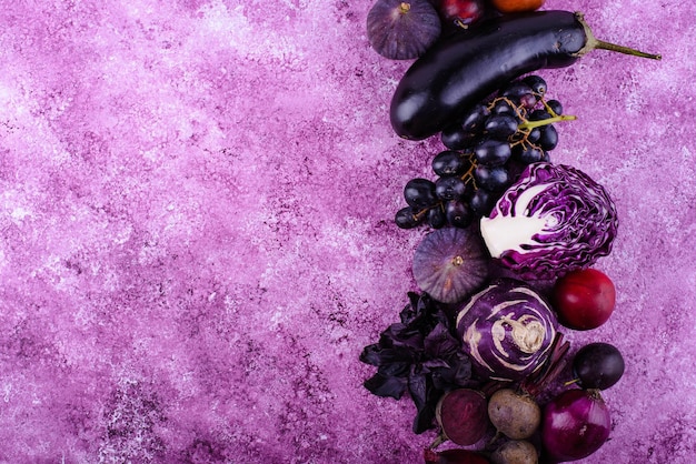 Assortiment de légumes et fruits violets