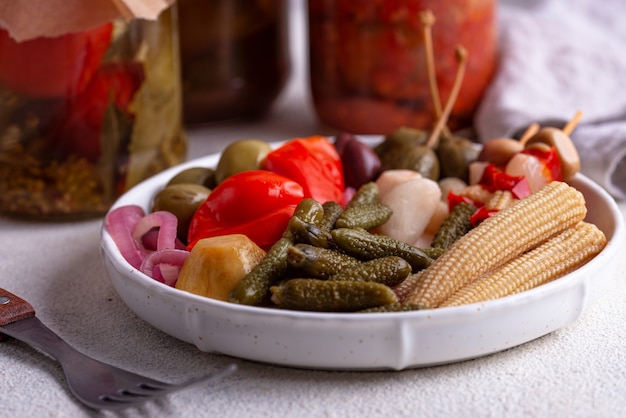 Assortiment de légumes marinés ou marinés