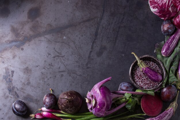 Assortiment de légumes violets