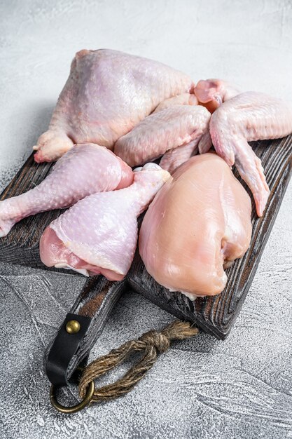 Assortiment de morceaux de viande de poulet cru frais