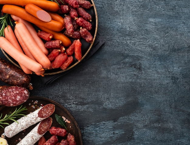 Assortiment de saucisses et jambon