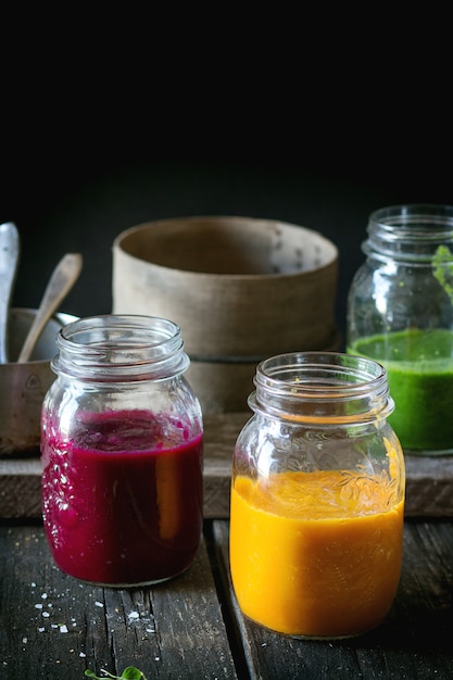 Assortiment de smoothies aux légumes