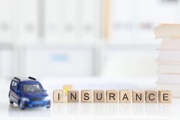Assurance automobile d'inscription et indemnisation en espèces de l'assurance qualité après le concept d'accident de voiture