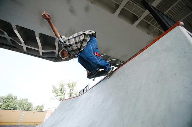 Astuces de skateboard à l'extérieur