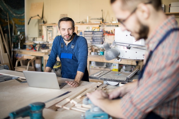 Atelier de menuiserie moderne