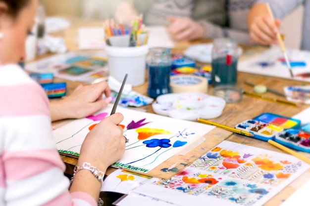 Atelier de peinture à l'aquarelle cours d'école d'art cours de peinture