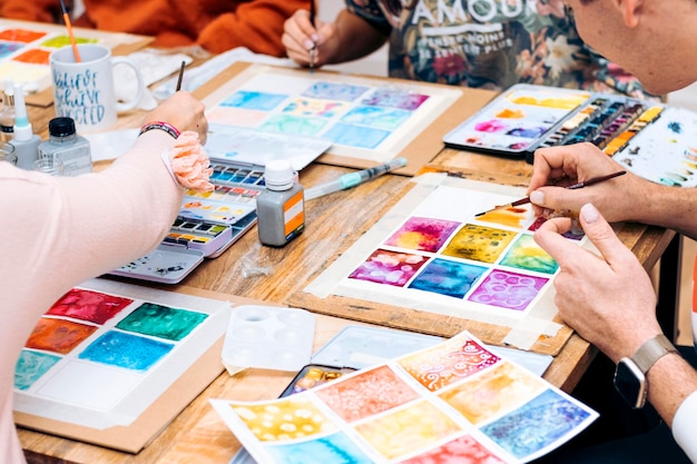 Atelier de peinture à l'aquarelle Table de travail de l'atelier de peinture