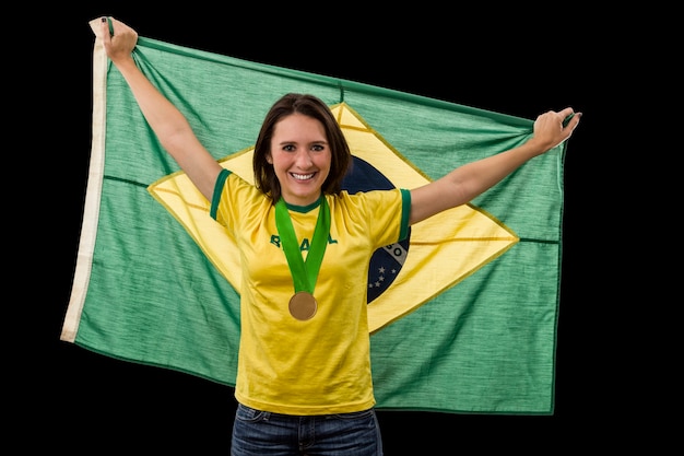 Athlète féminine brésilienne remportant une médaille d'or