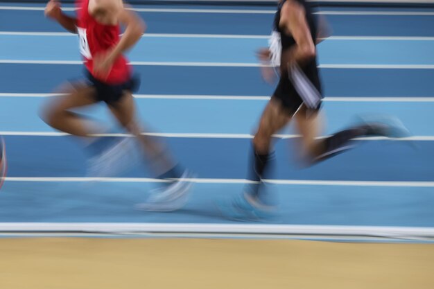 Photo les athlètes floutés courent en athlétisme