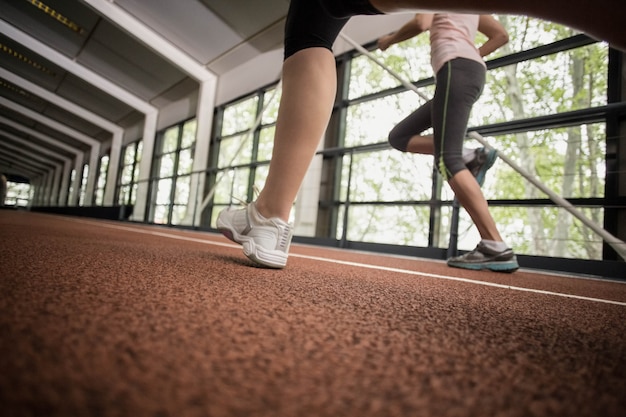 Athlétisme féminin sur piste de course