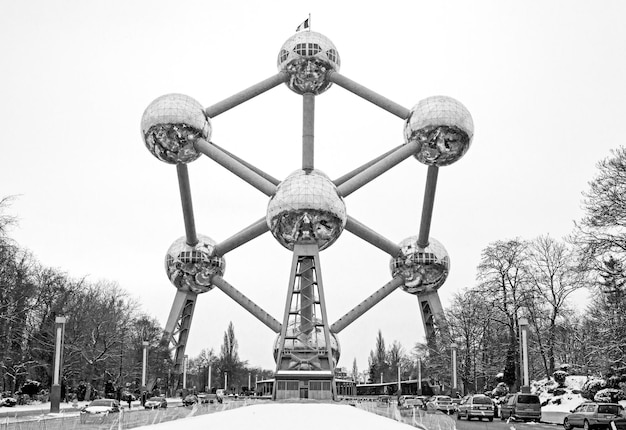 Photo atomium dans la ville de bruxelles, belgique