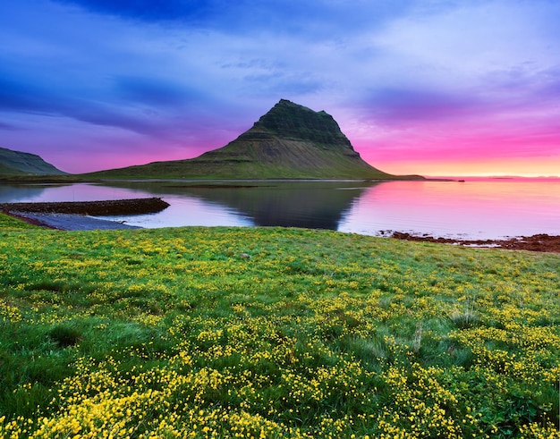 Attractions touristiques et naturelles de Kirkjufell en Islande