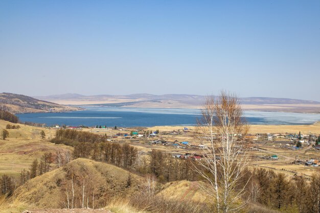 Au début du printemps la fonte des glaces du lac Big Russie Sibérie Territoire de Krasnoïarsk