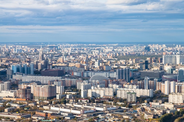 Au-dessus de la vue du nord de la ville de Moscou en automne