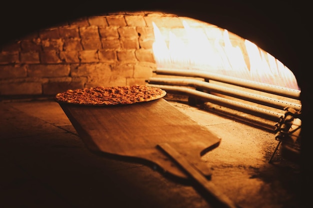 Au restaurant, pain pita ou pide cuit au four ou à la poêle. Image de concept de boulangerie ou boulangerie.