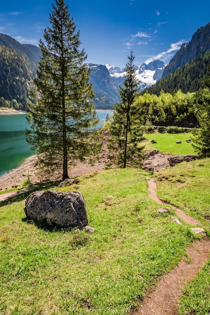 L'aube au lac de montagne dans les Alpes de Gosau Autriche Europe