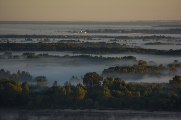 Aube brumeuse sur la Volga