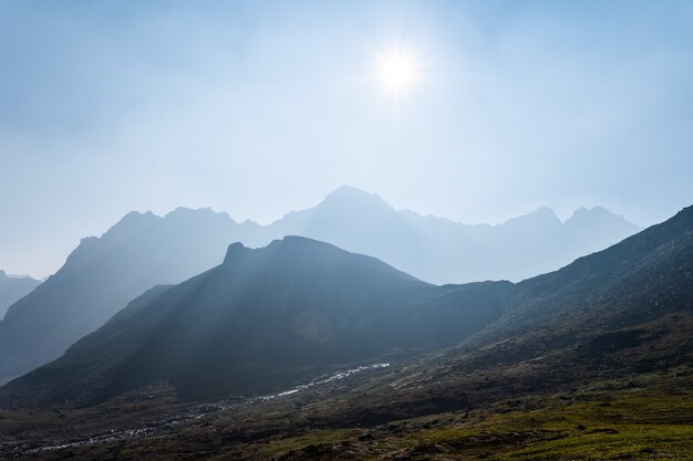 Aube Du Matin Dans Les Montagnes.