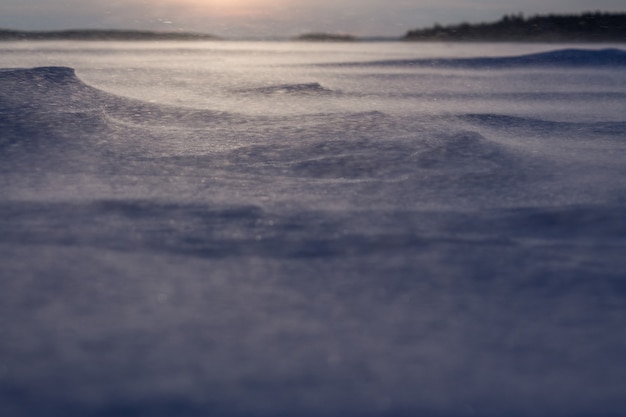 Photo aube sur le lac gelé