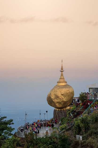 L&#39;aube à la pagode kyaik Hti Yo