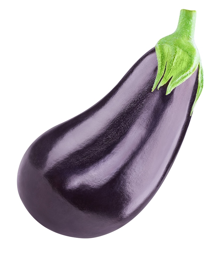 Photo aubergine. une aubergine aubergine isolée sur blanc.