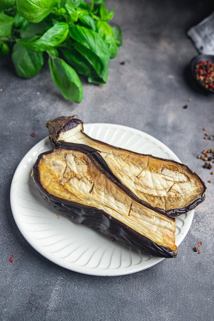 aubergine légume au four plat frais repas sain nourriture collation régime alimentaire sur la table copie espace nourriture