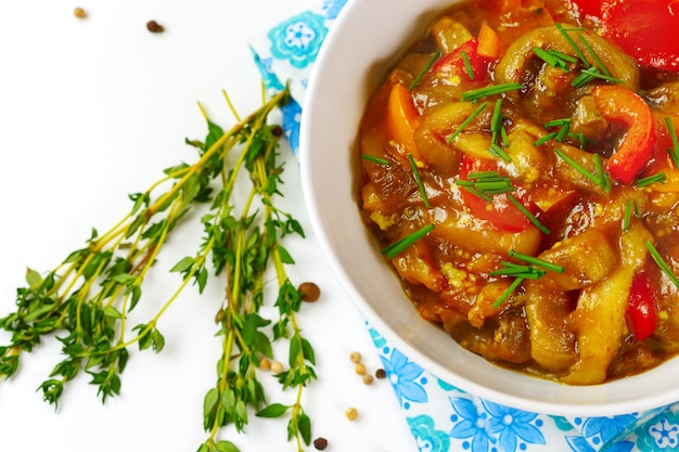 Aubergine à la tomate et au poivre