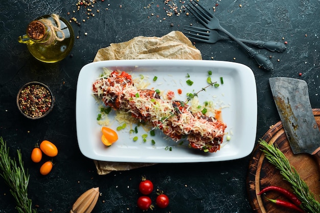 Aubergines au four avec fromage et légumes Plats de restaurant Vue de dessus Espace de copie gratuit