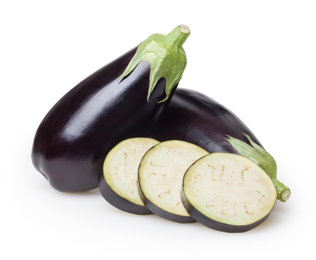 Aubergines isolées sur fond blanc avec un tracé de détourage