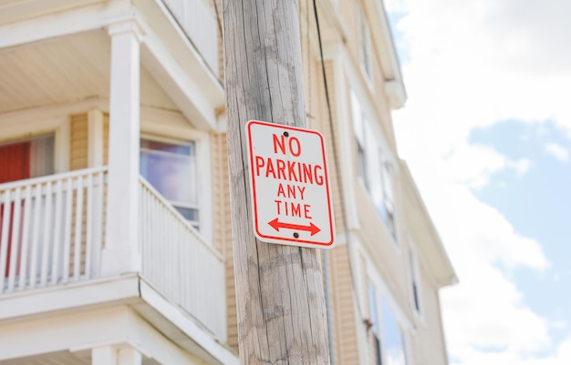 Aucun panneau de stationnement ne signifie l'application de l'interdiction de restriction et les zones désignées où se garer