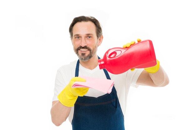 Aujourd'hui, c'est le jour du lavage Homme de nettoyage versant du gel de lavage sur l'essuie-glace Employé de maison portant des gants de protection en caoutchouc