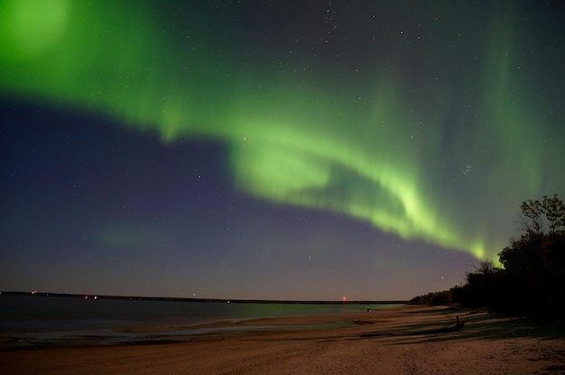 Photo les aurores boréales capturées à winnipeg, au manitoba