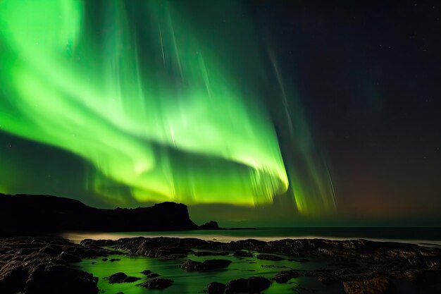 Des aurores boréales spectaculaires dansent dans le ciel à la suite d'éruptions solaires et de tempêtes géomagnétiques