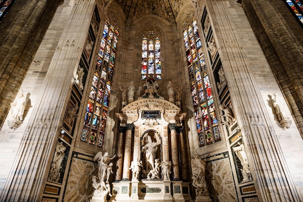 Autel en pierre de san giovanni bono saint jean le bon dans le duomo milan italie