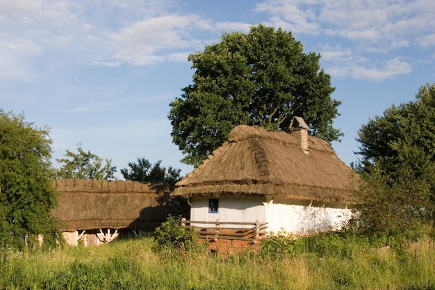 Photo authentique maison de village ukrainienne.