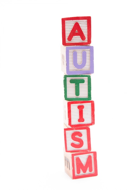 Autisme énoncé dans des blocs de lettres empilés