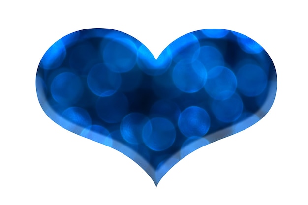 Autocollant en forme de coeur avec bokeh bleu sur fond blanc.