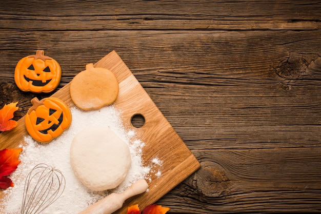 Autocollants de fête d'Halloween sur une planche en bois